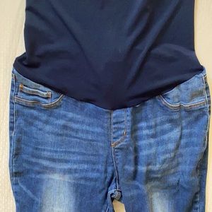 Skinny fit maternity jeans